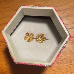 Gold Flower Earrings NWOT